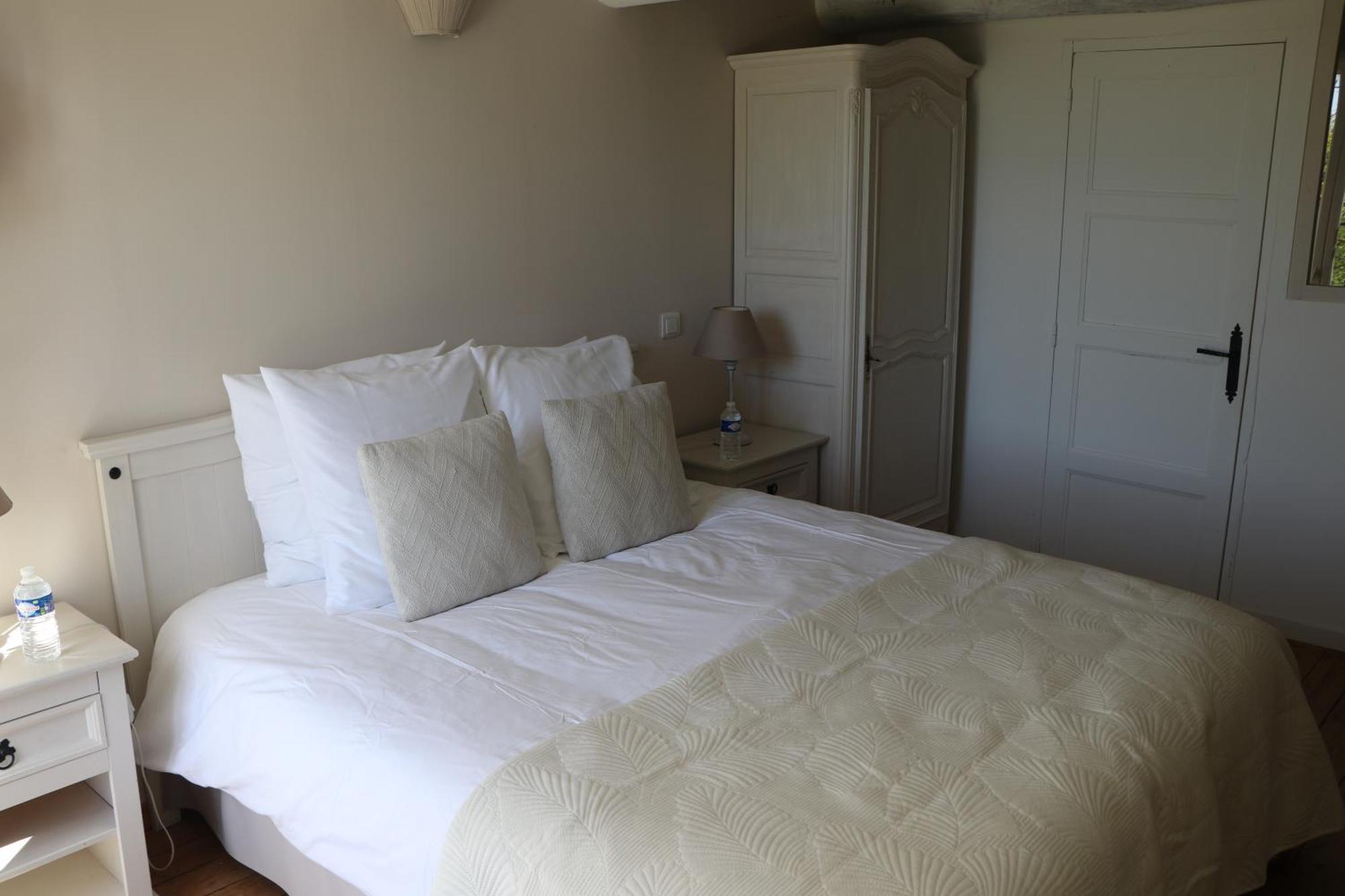 Le Mas Des Cerisiers Jacuzzi Et Sauna Inclus Pour Tous Les Logements アヴィニョン 部屋 写真